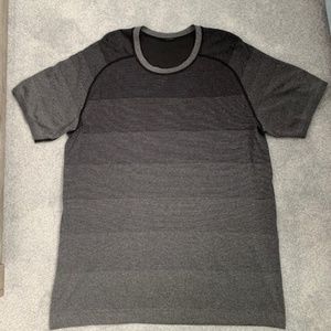 Men’s Lululemon Black Ombre Color  Light Shirt SZ